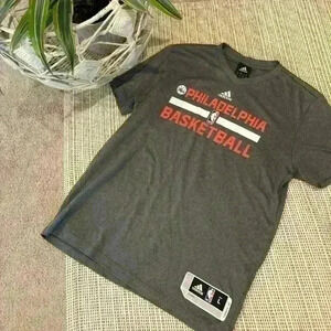 Philadelphia 76ers t shirt